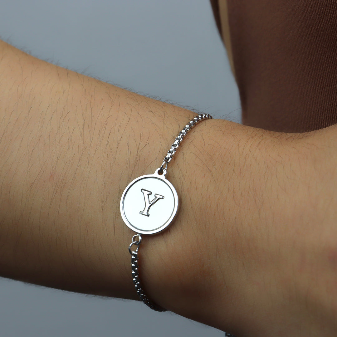 Pulsera con inicial - PLATA y blanco - letras A a Z - ajustable