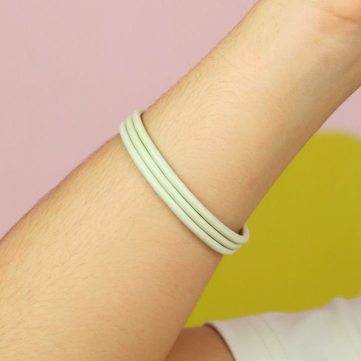 Bangles Iza Línea Exclusiva de Y - esmaltado - diferentes tamaños - beige o azul - 3pcs