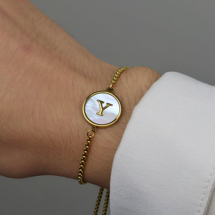 Pulsera con inicial - oro y blanco - letras A a Z - ajustable