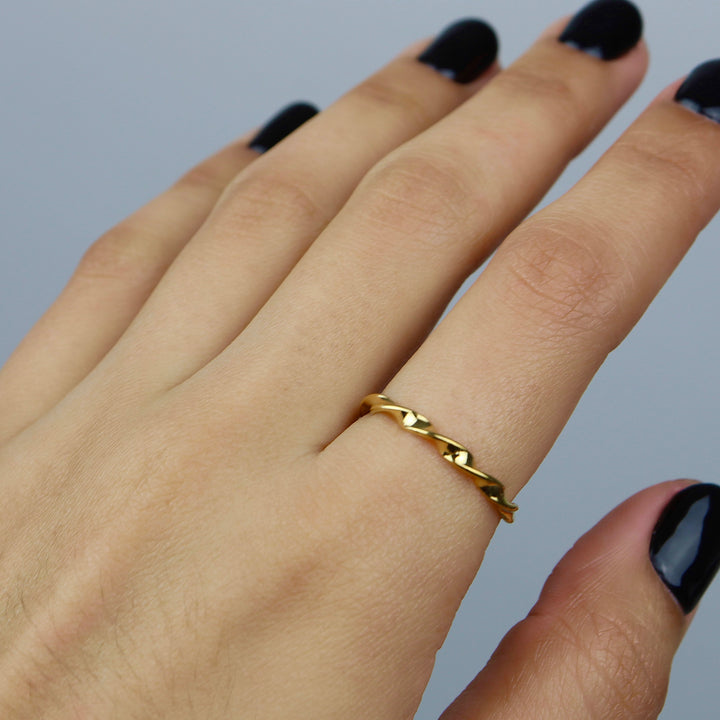 Sortija Edna - torcida - oro o plata - size 4 a 9