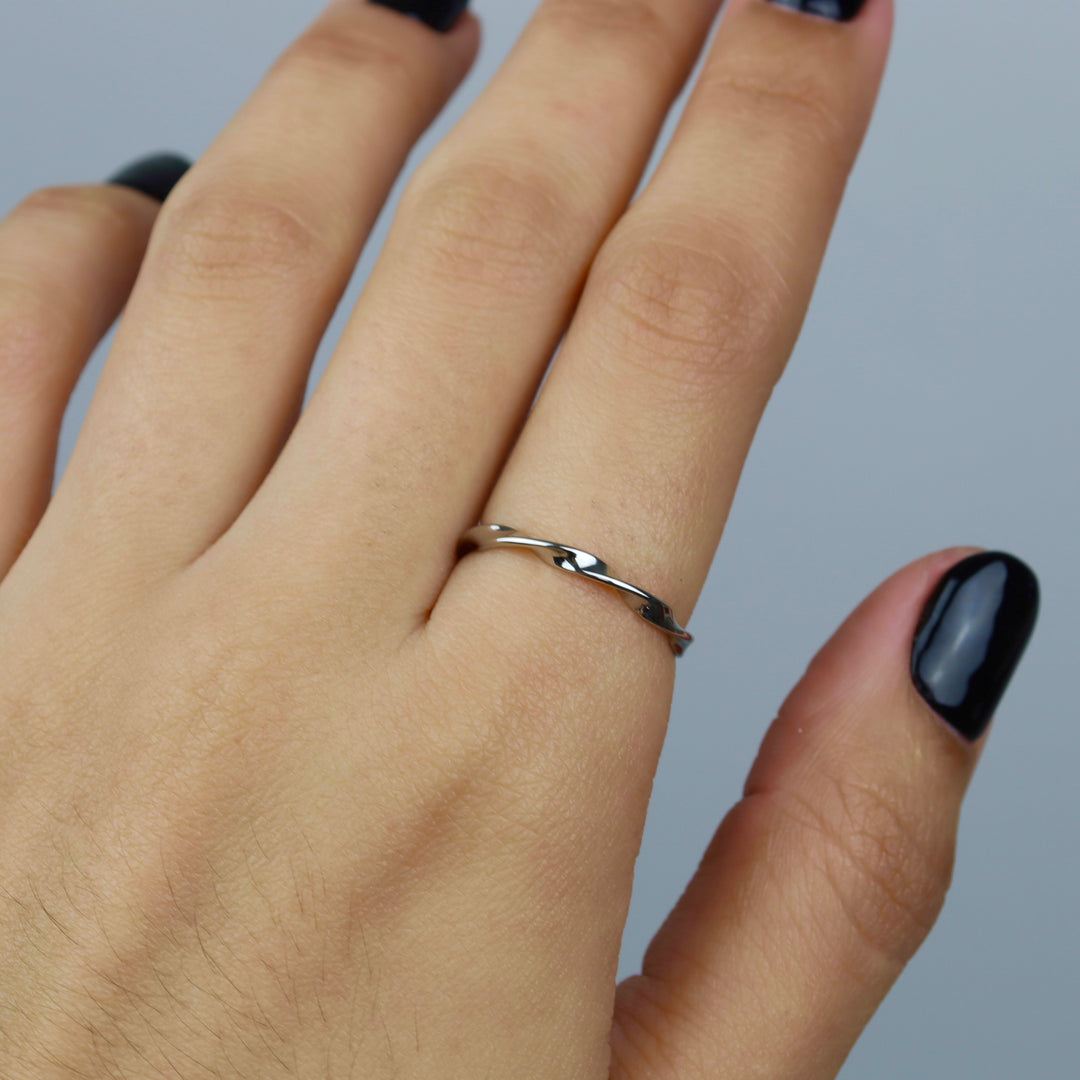 Sortija Edna - torcida - oro o plata - size 4 a 9