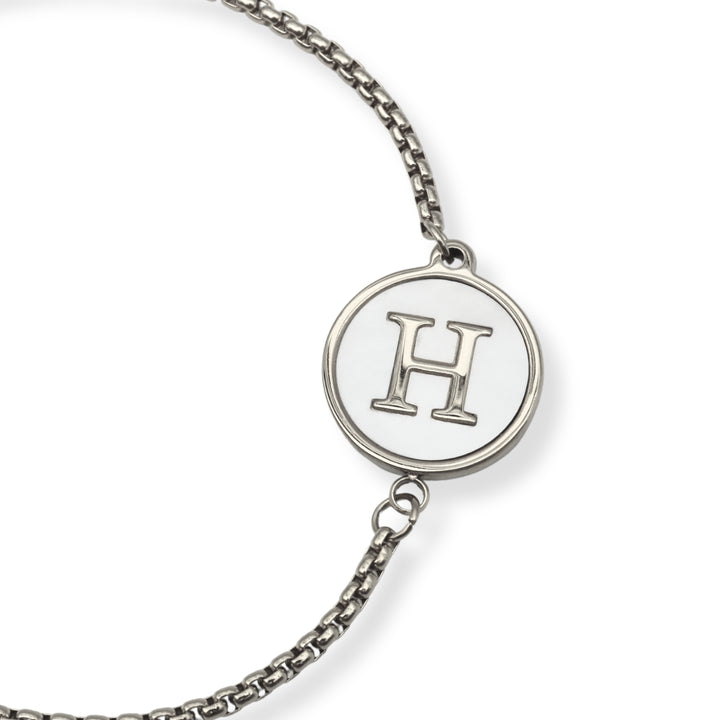 Pulsera con inicial - PLATA y blanco - letras A a Z - ajustable