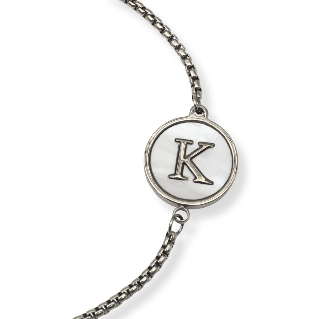 Pulsera con inicial - PLATA y blanco - letras A a Z - ajustable