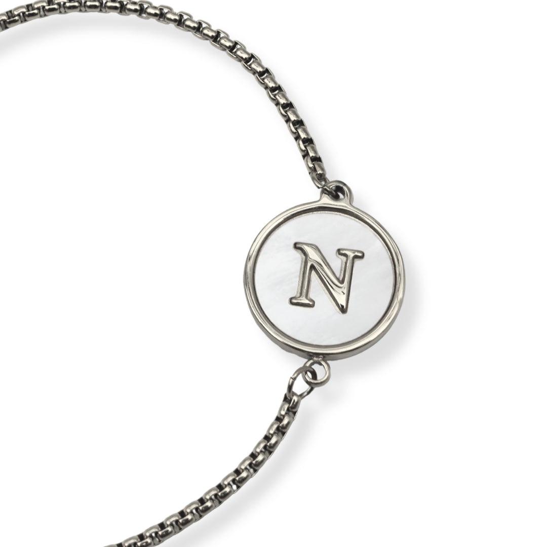 Pulsera con inicial - PLATA y blanco - letras A a Z - ajustable