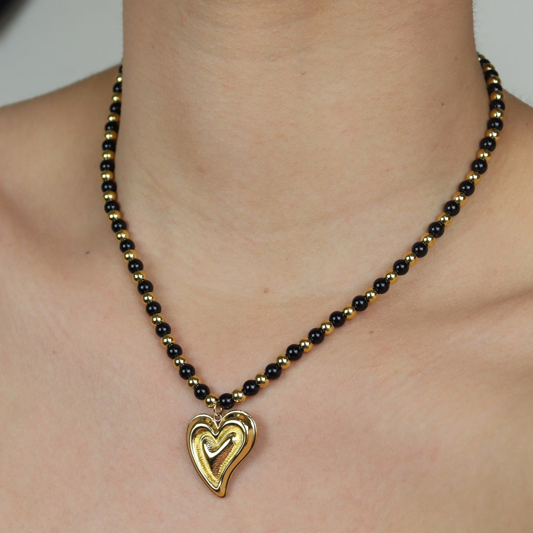 Collar Karla - bolita oro y negro - corazón en relive - estilo 1