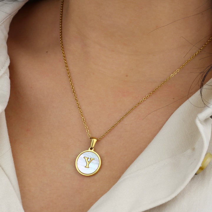 Collar con inicial - oro y blanco - letras A a Z