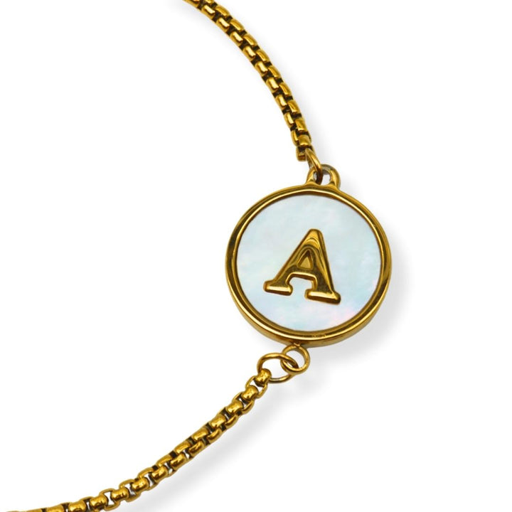 Pulsera con inicial - oro y blanco - letras A a Z - ajustable